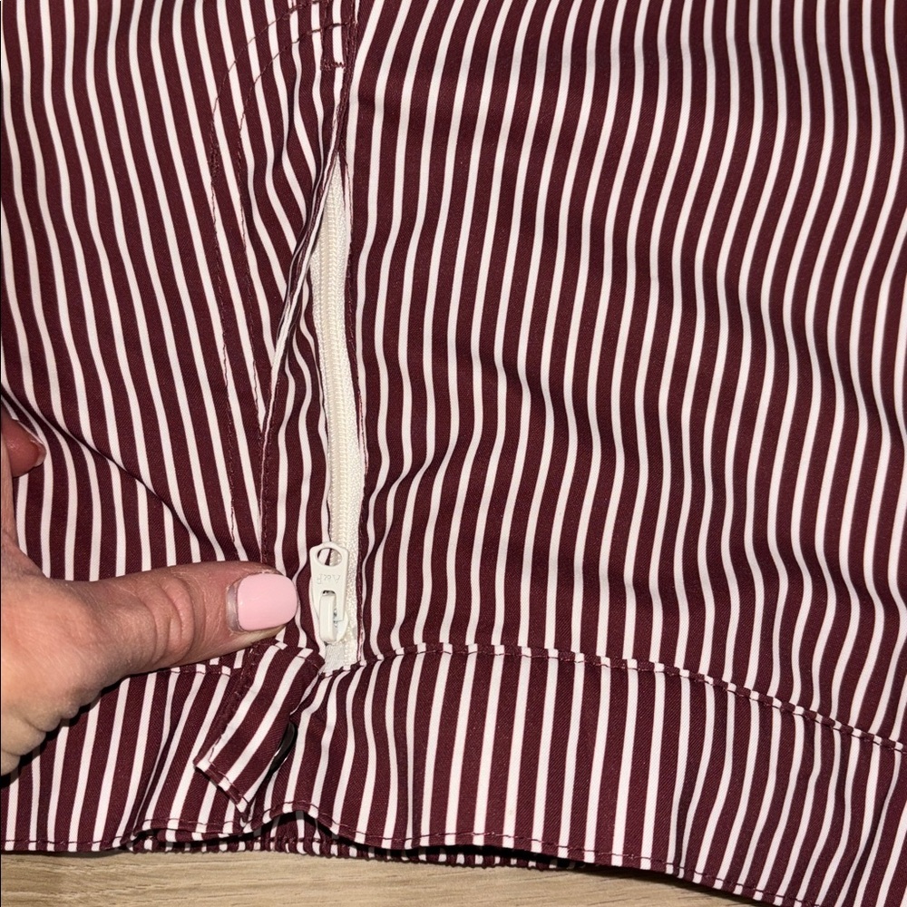 Abercrombie & Fitch burgundy & white striped seersucker swim shorts small NWOT - Picture 8 of 8